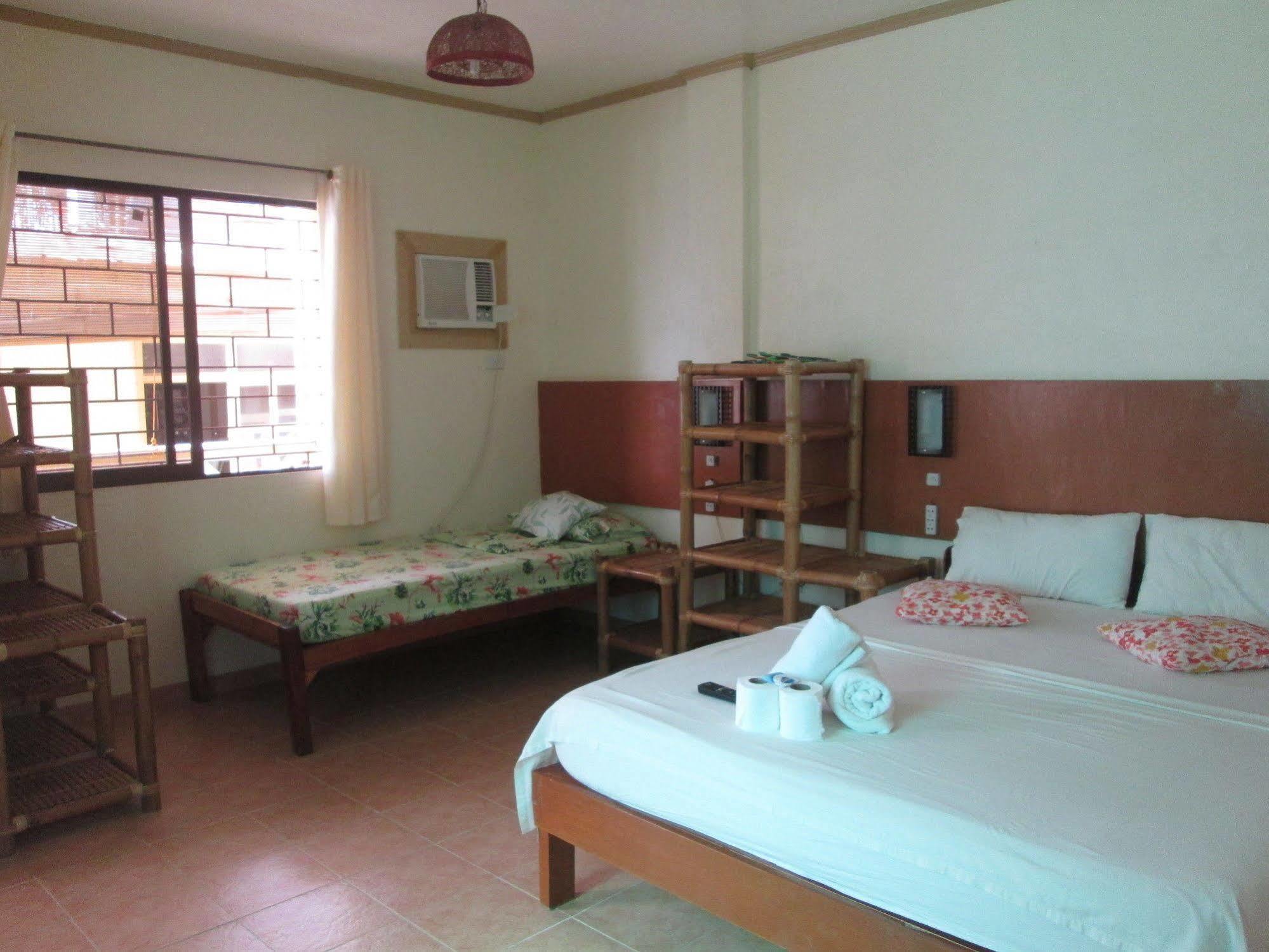 Sulu Plaza Hotel Manoc-Manoc Exterior photo